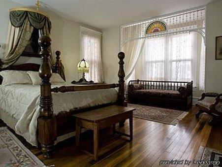 The Historic Morris Harvey House Bed & Breakfast ฟาแยตวิลล์ ห้อง รูปภาพ