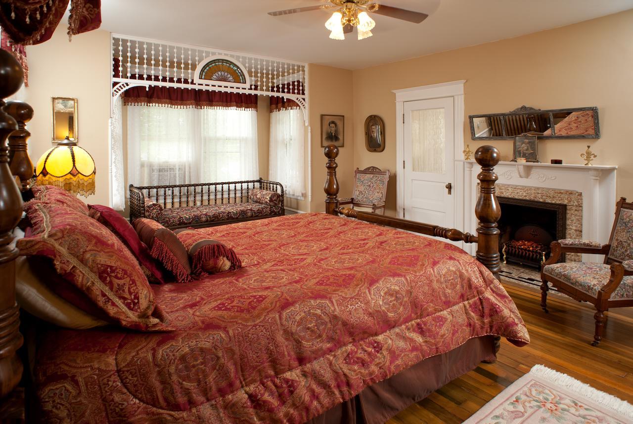 The Historic Morris Harvey House Bed & Breakfast ฟาแยตวิลล์ ห้อง รูปภาพ