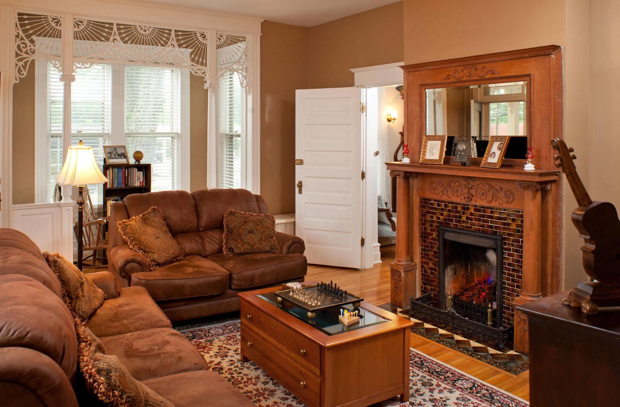 The Historic Morris Harvey House Bed & Breakfast ฟาแยตวิลล์ ภายนอก รูปภาพ